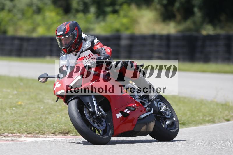 /27 12.06.2025 Ducati Schweiz Trackday Warmup  ADR/gruen-vert/team